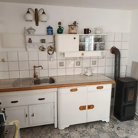 Roubenka V Ceskem Raji
